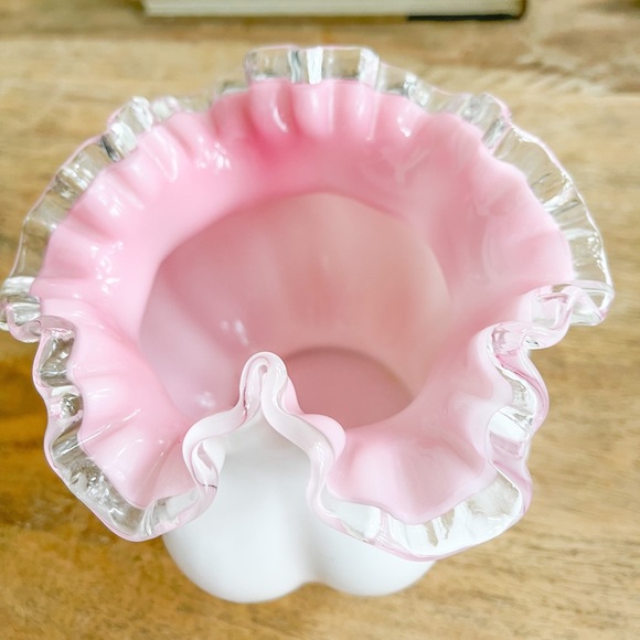 Fenton Vase. Inside is light pink. - Picture 6 of 10